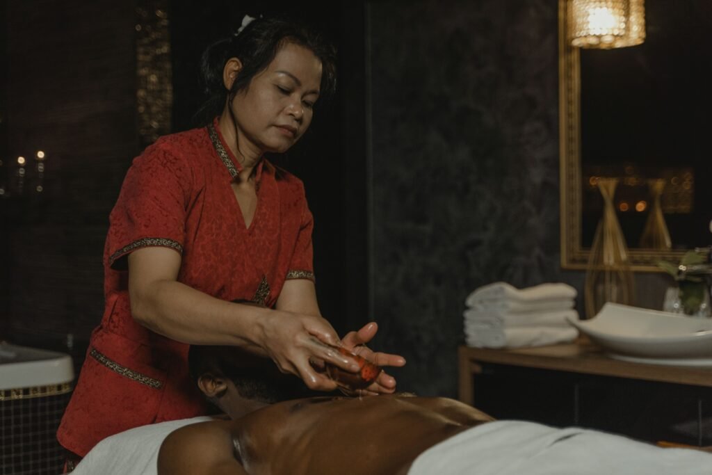 Bem-estar e massagem sensual: cuidados para uma experiência relaxante